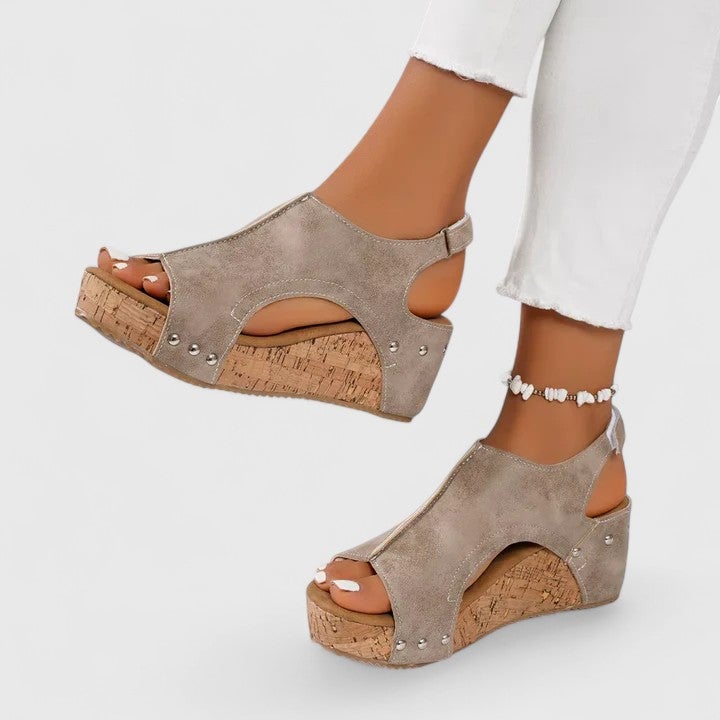 Isabel Women's Sandals with a Wedge Heel and Studs in Black, photo 2