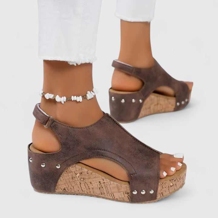 Isabel Women's Sandals with a Wedge Heel and Studs in Black, photo 6