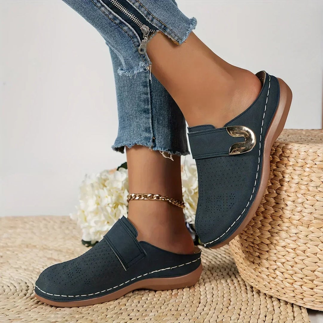 Ruby Women's Clogs with a Hook-and-Loop Strap in Black, photo 2
